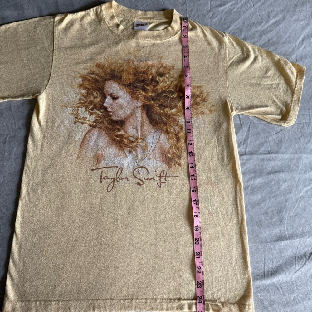 Taylor Swift Vintage Fearless 2009 Y2K Tour T-Shirt Anvil Tag Size Small - Picture 7 of 8